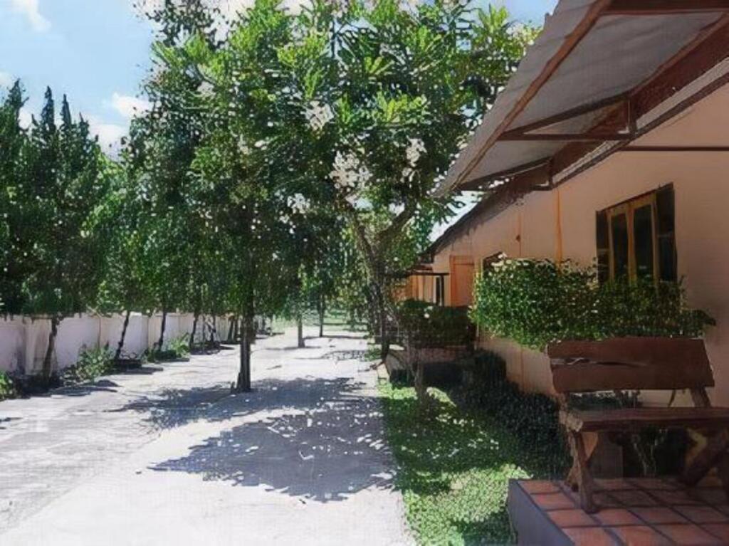 Исторический парк Kamphaeng Phet: Hin Sai Resotel