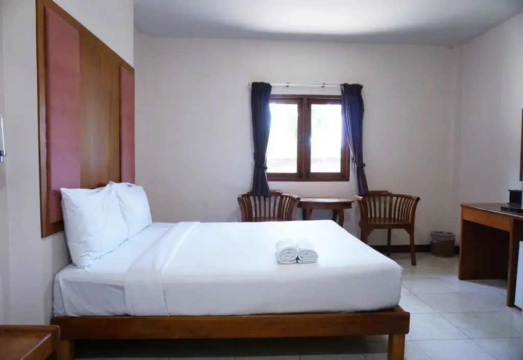 Исторический парк Kamphaeng Phet: Hin Sai Resotel