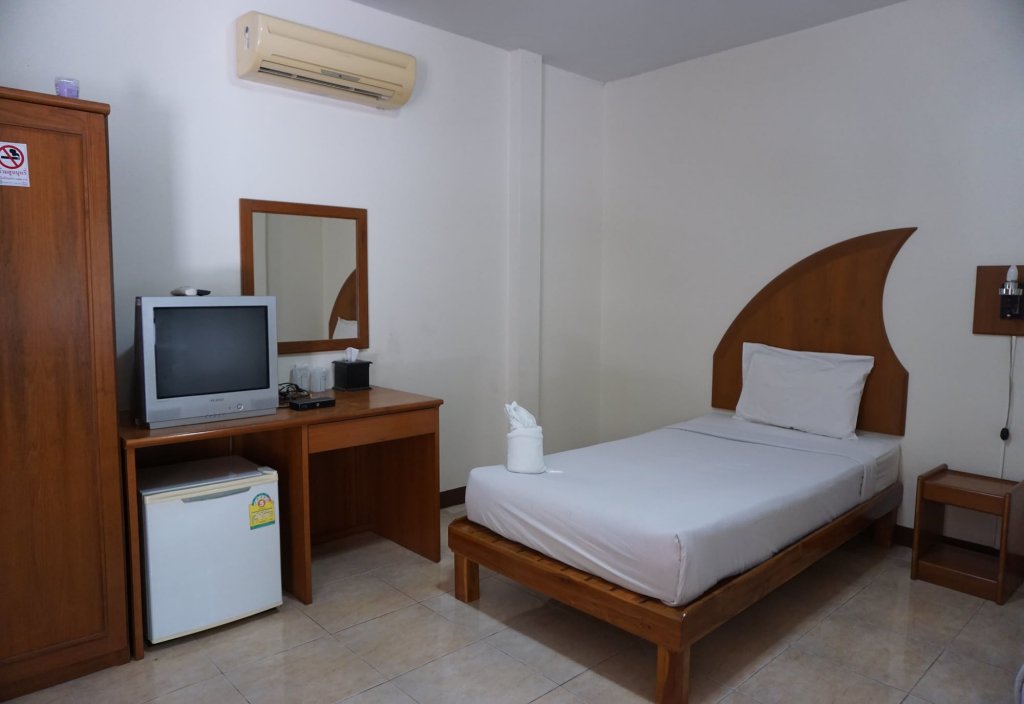 Исторический парк Kamphaeng Phet: Hin Sai Resotel
