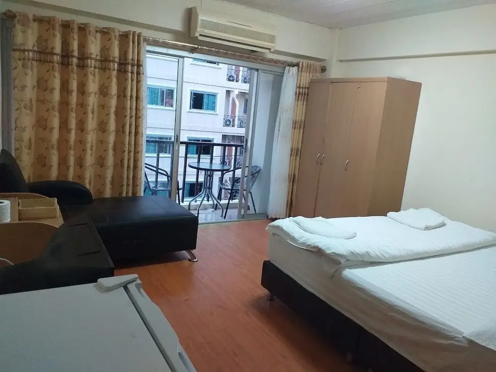 Паттайя: Haveeli Guesthouse and Mujra
