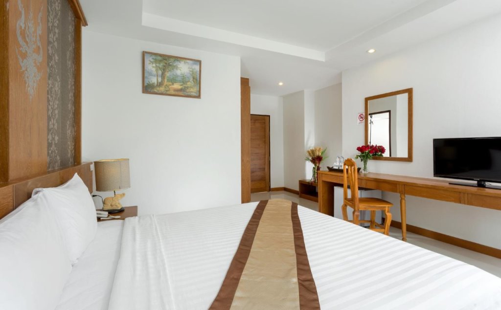Кату: Asia Express Hotel