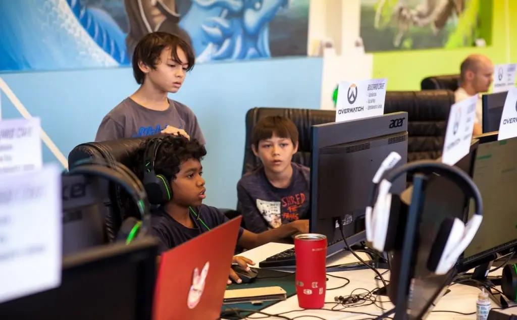Муанг: Gamers Paradise Hotel