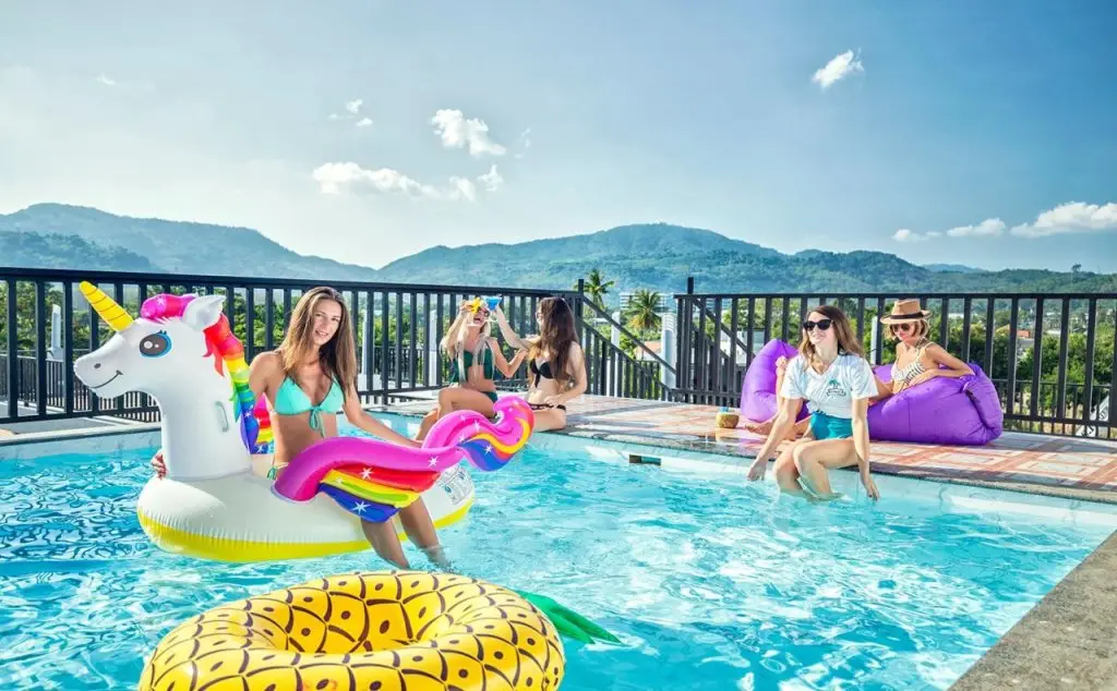 Муанг: Gamers Paradise Hotel