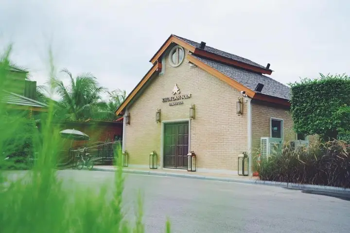 Дамноен Садуак: Khum Damnoen Resort