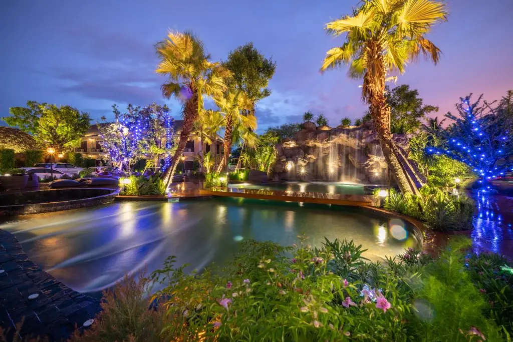 Дамноен Садуак: Khum Damnoen Resort