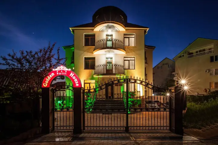 Сочи: Отель Golden House