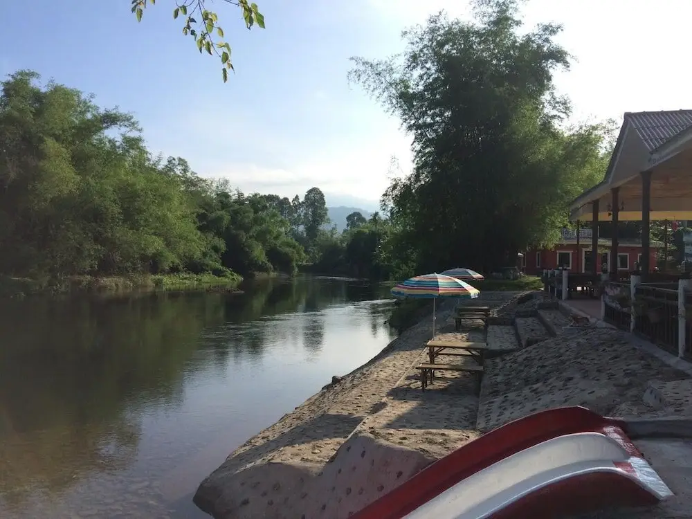 Накхоннайок: River & Mountain resort