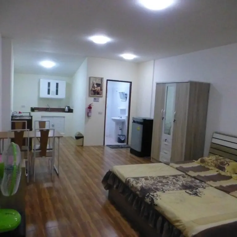 Бан-Мак-Хен: 2 Double Bedroom Pool Apartment With Extensive Kitchen Dining Room Wi-fi Aircon