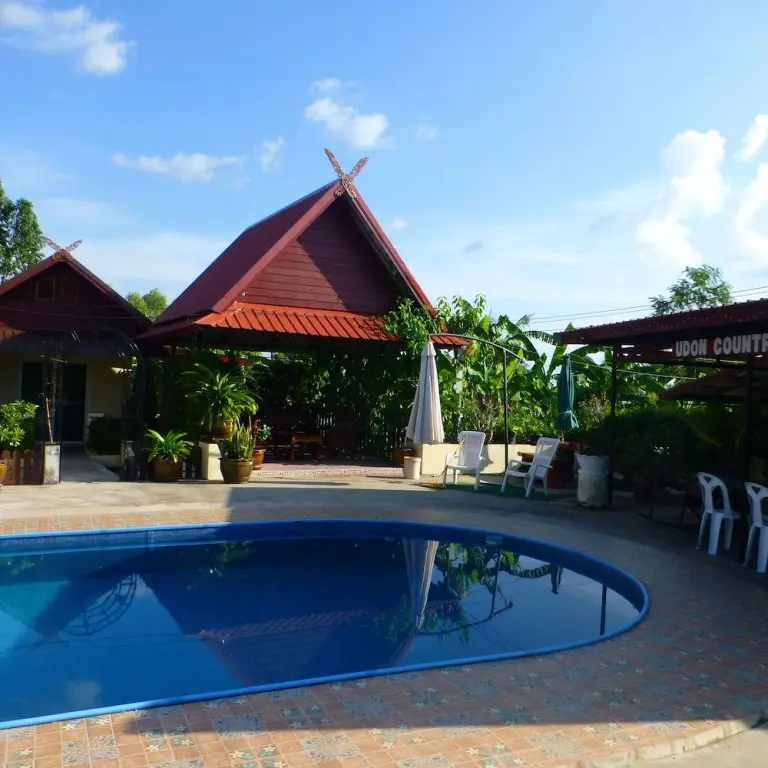 Бан-Мак-Хен: 2 Double Bedroom Pool Apartment With Extensive Kitchen Dining Room Wi-fi Aircon