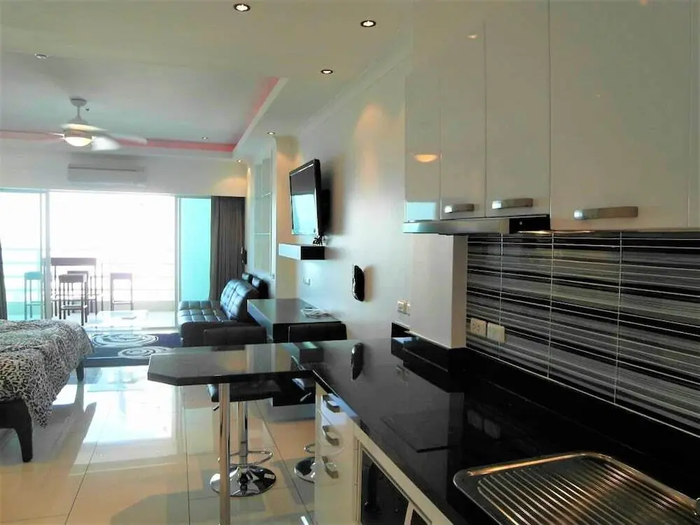 Паттайя: View Talay 8 Large Studio Apartment With sea View Pattaya