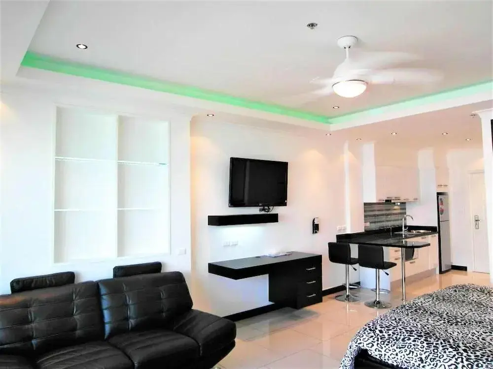Паттайя: View Talay 8 Large Studio Apartment With sea View Pattaya