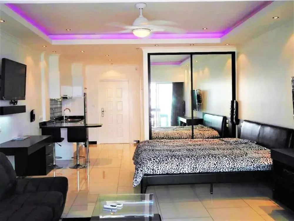Паттайя: View Talay 8 Large Studio Apartment With sea View Pattaya