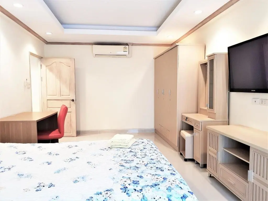 Паттайя: Room in Condo - Sea View Apartment Jomtien Beach Condominium 12th Floor