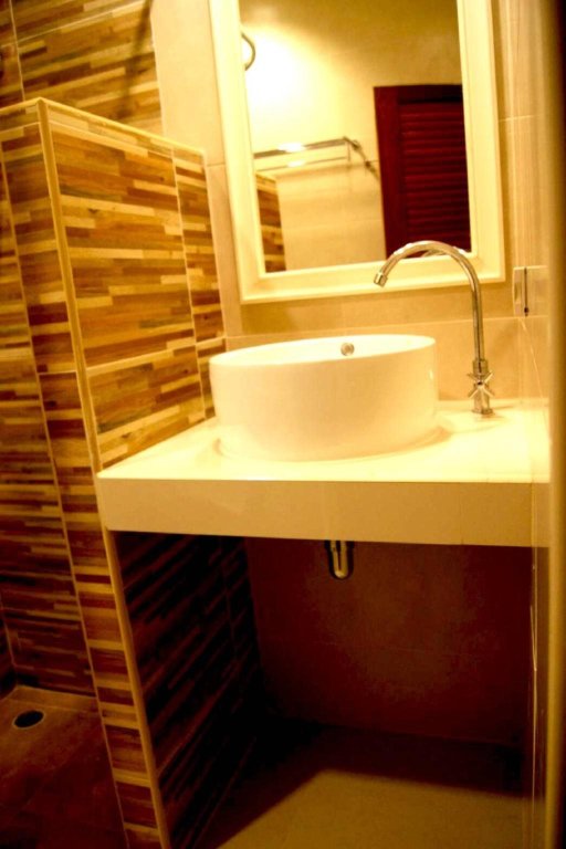 Кату: Enrico Hostel Patong