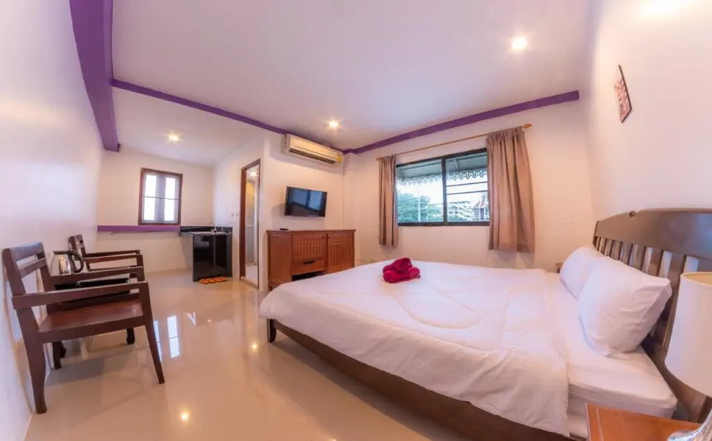 Кату: Enrico Hostel Patong