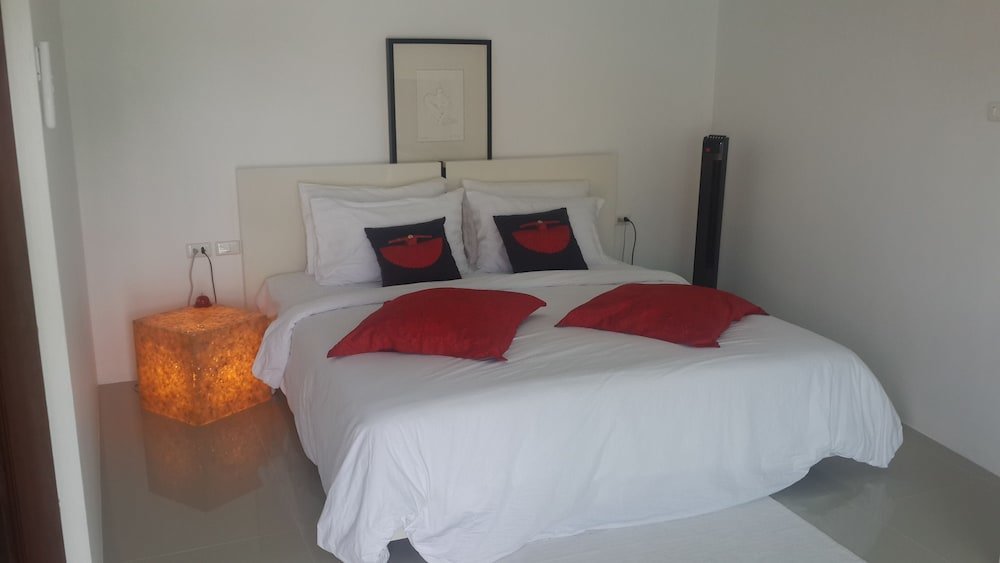 Тхаланг: 3 Bedroom Pool Villa near Beach & Laguna