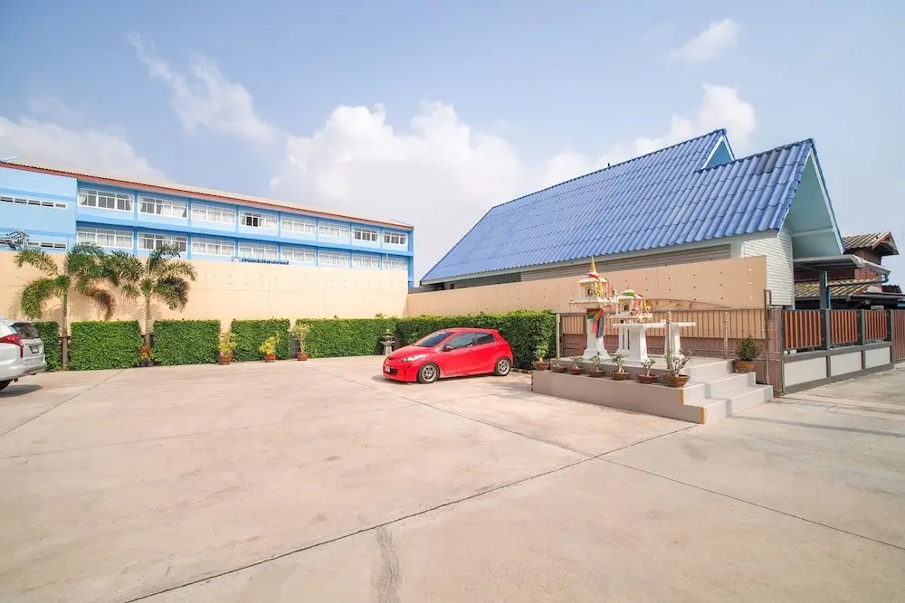 Сирача: Sriracha Biz Residence