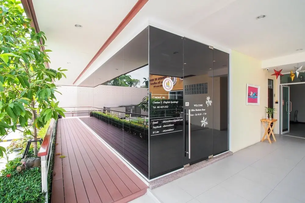 Сирача: Sriracha Biz Residence