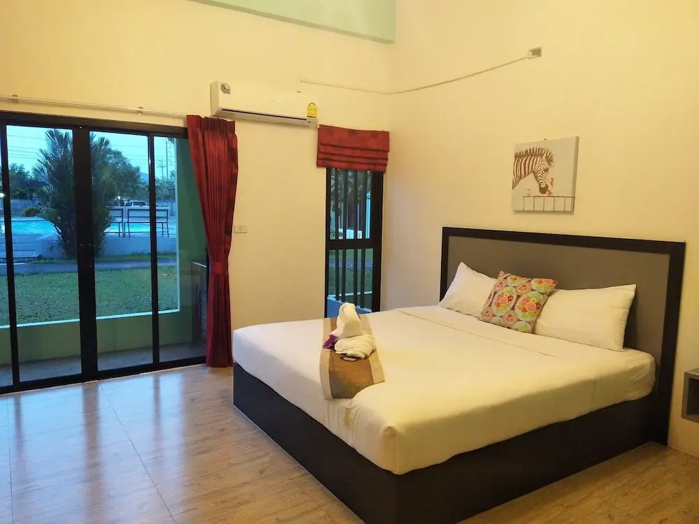 Фантон: RoomQuest Chonburi Phanat Nikhom