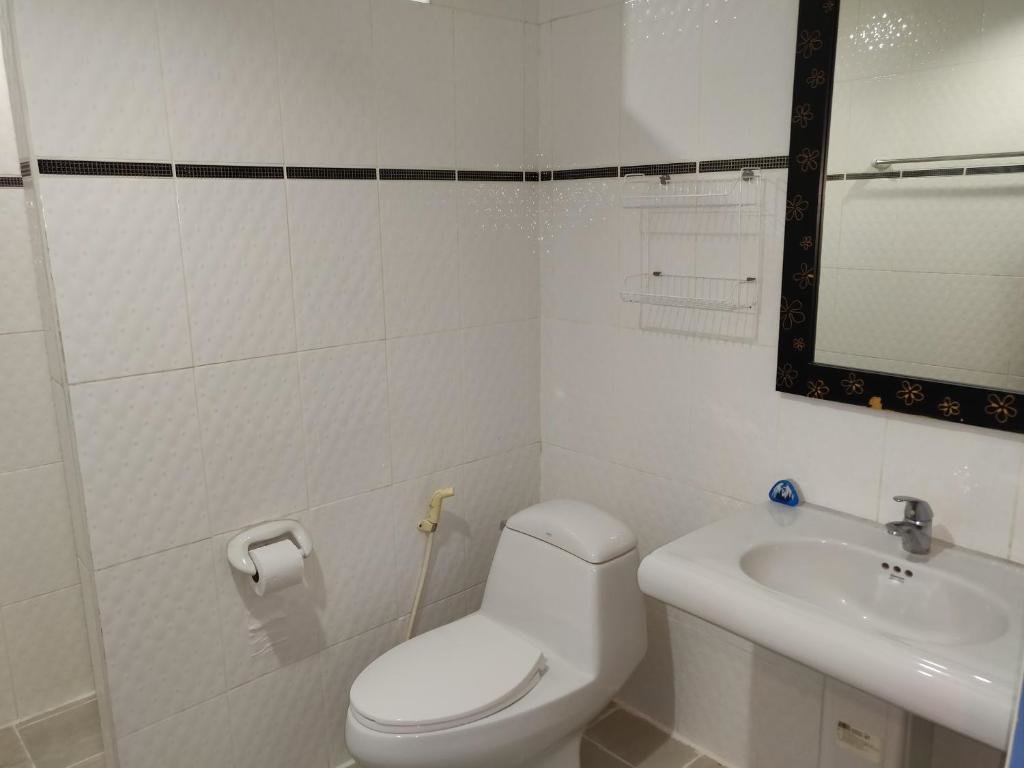 Паттайя: Amstellux Apartments