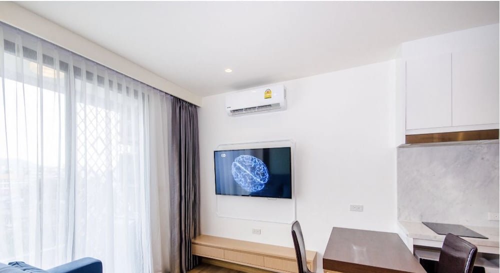 Тхаланг: Stylish One Bedroom Apartment at Surin by Aristo