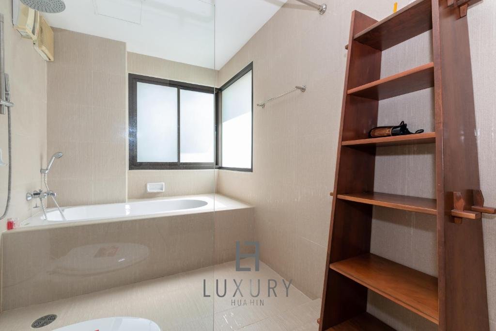 Пранбури : Amazing 5 Bedroom Condo on the Beach SP