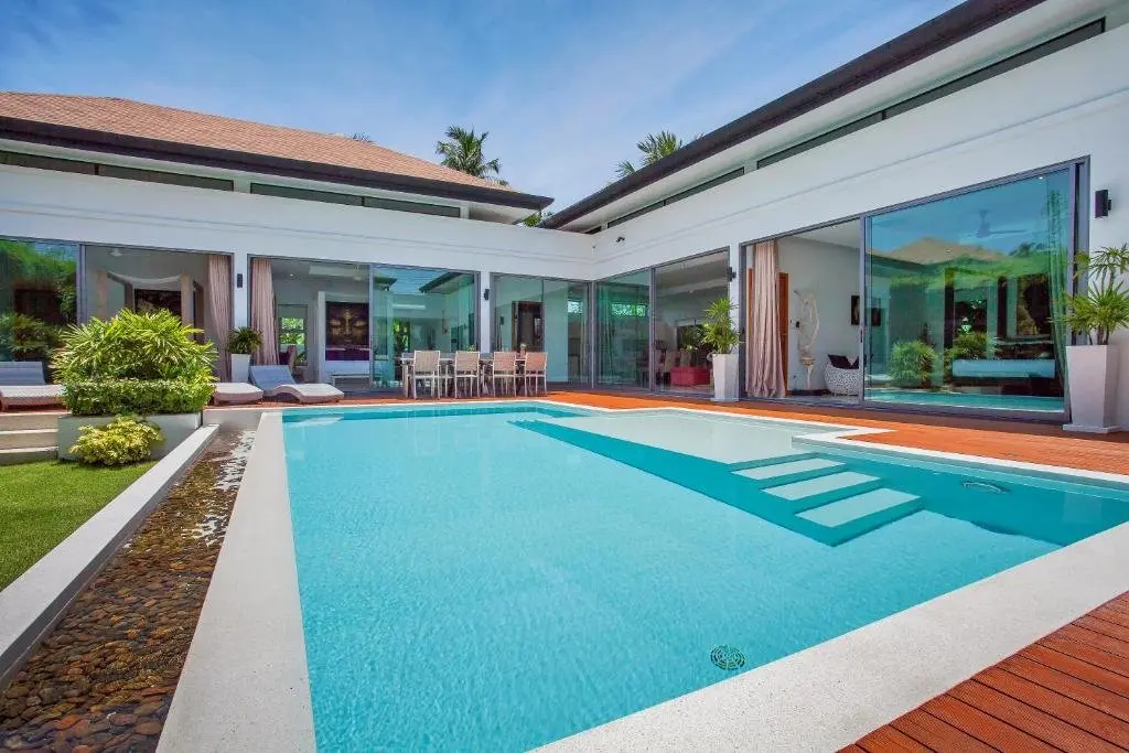 Муанг: Blissful Stay at Grand Villa Tangerine