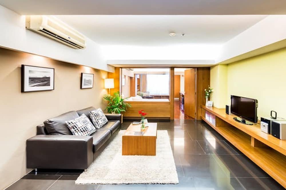 Сирача: Laemtong Service Apartment