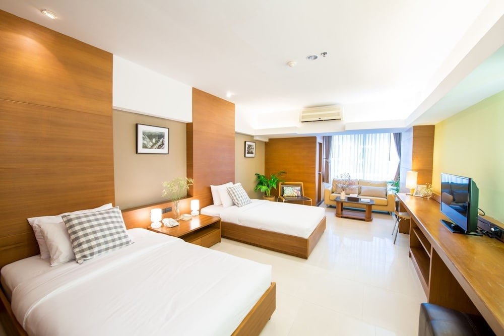 Сирача: Laemtong Service Apartment