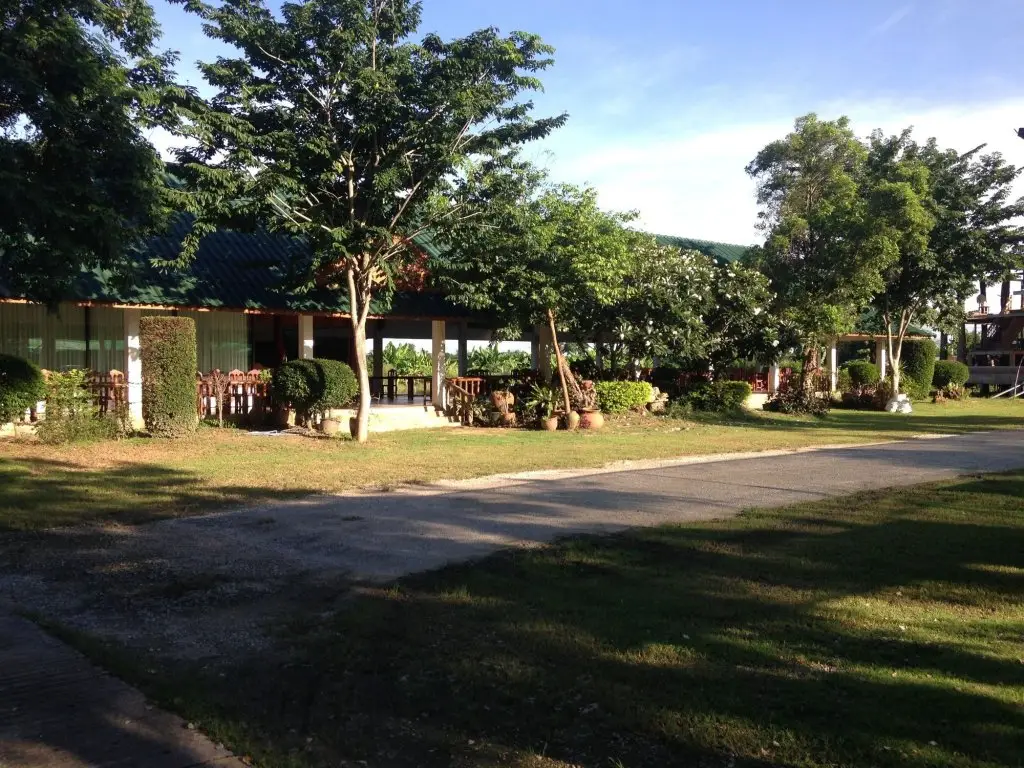 Накхонсаван: Sakthong Resort