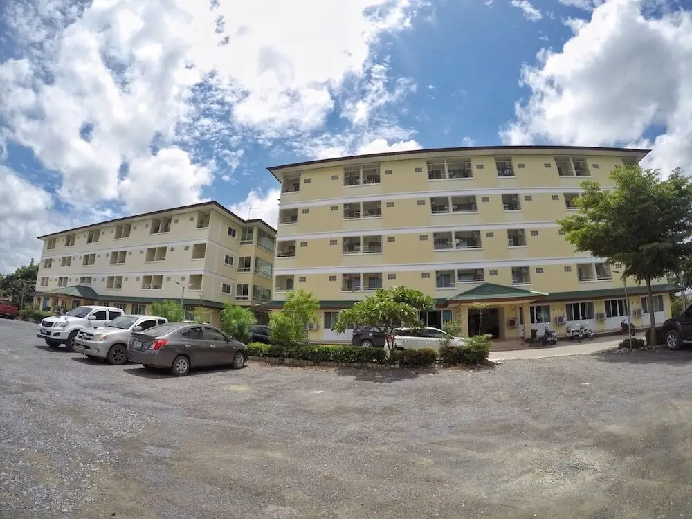 Дамноен Садуак: ST Apartment