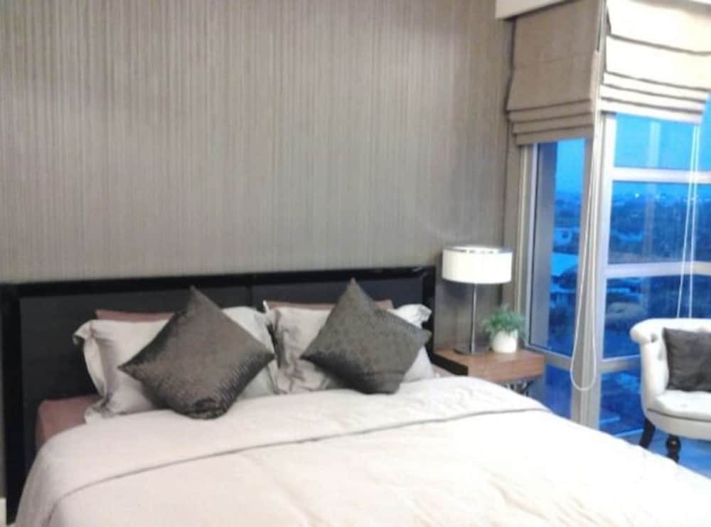 Паккрет: The Lake 3 Condominium