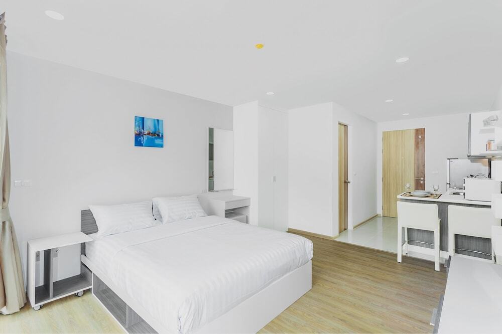 Муанг: Condo in Kata in Ozone - Unit A205