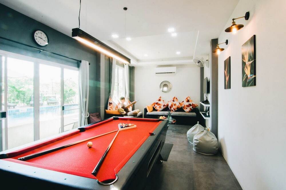 Чиангмай: Villa Rajapruek Entire 3 villa with pool near Airport and City Center