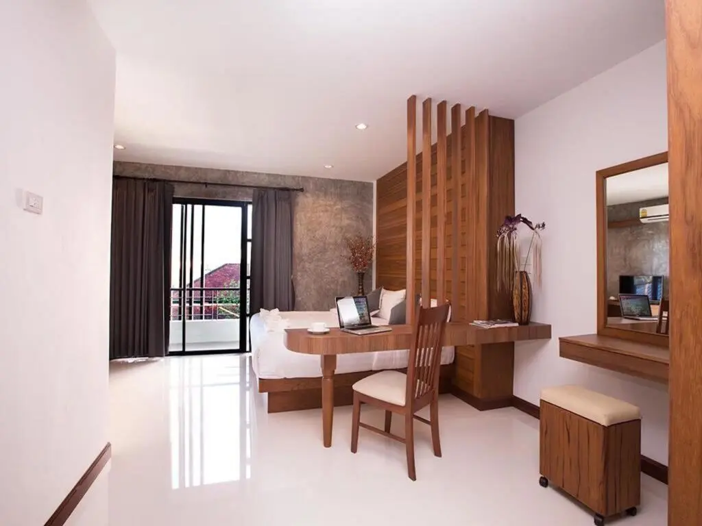 Хатъяй: The Restique Apartment