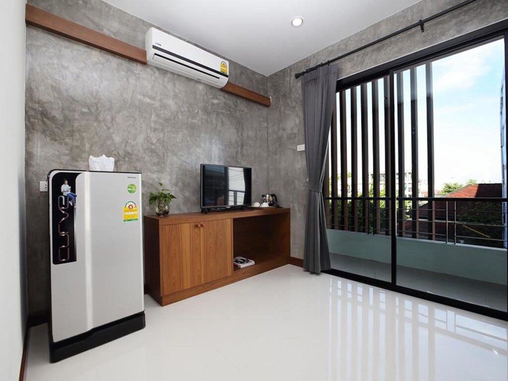 Хатъяй: The Restique Apartment