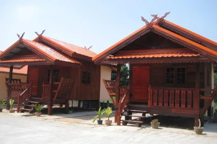 Пхуттхаисонг: Raveekan Resort