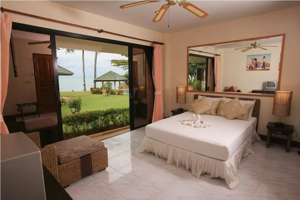 5BR Beachfront GrandDeluxe Idyllic Villa — фото 1