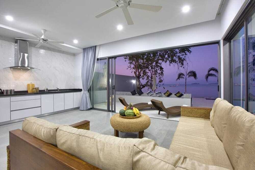 Самуи: 7 Bed Beautiful Beach Front Villa