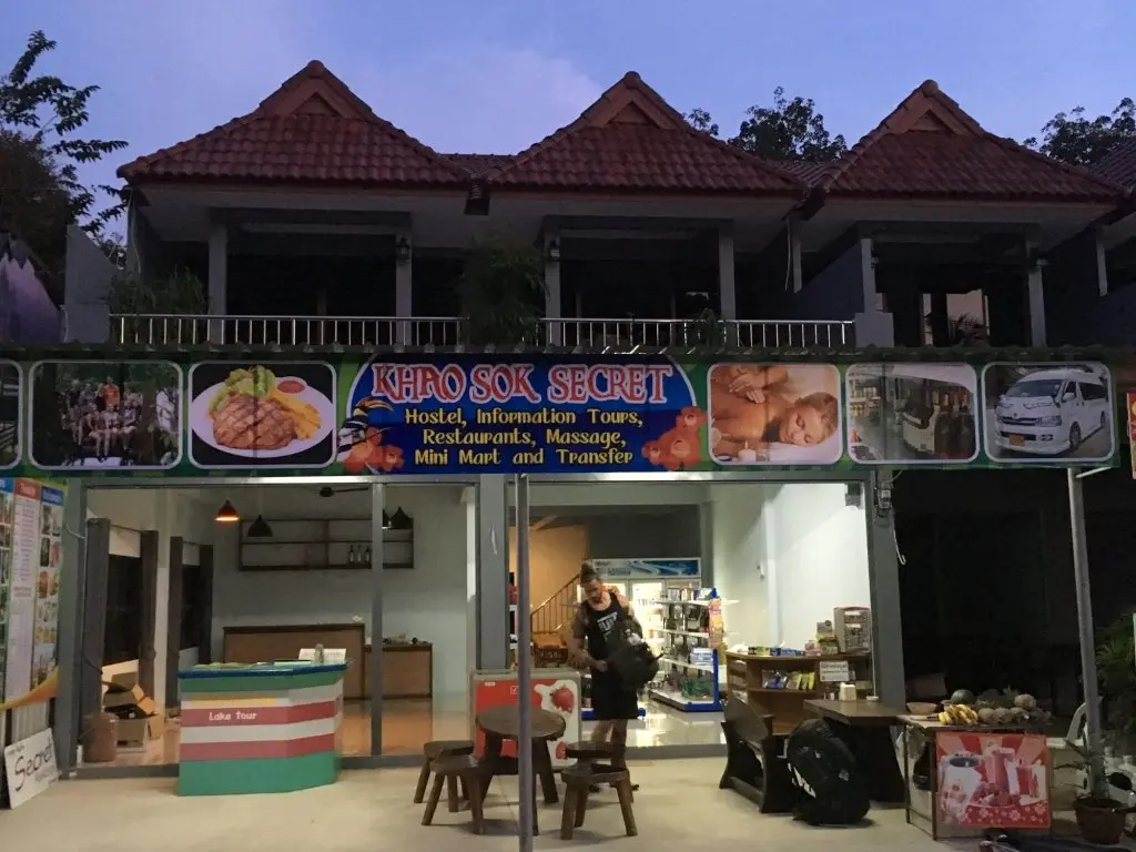 Фаном: Khao Sok Secret - Hostel