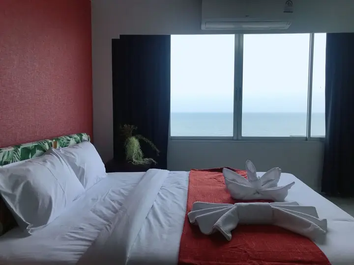 Пранбури : A2E - Ibiza Khao Tao Hua Hin