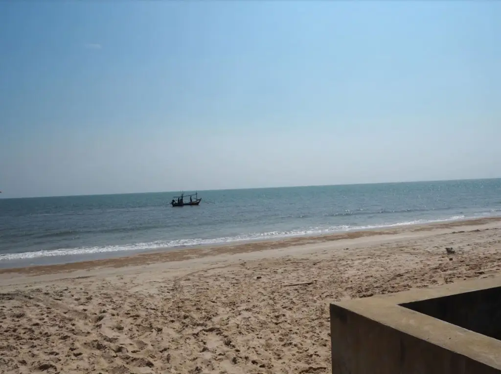Чаам: Baan Tukta at Beach