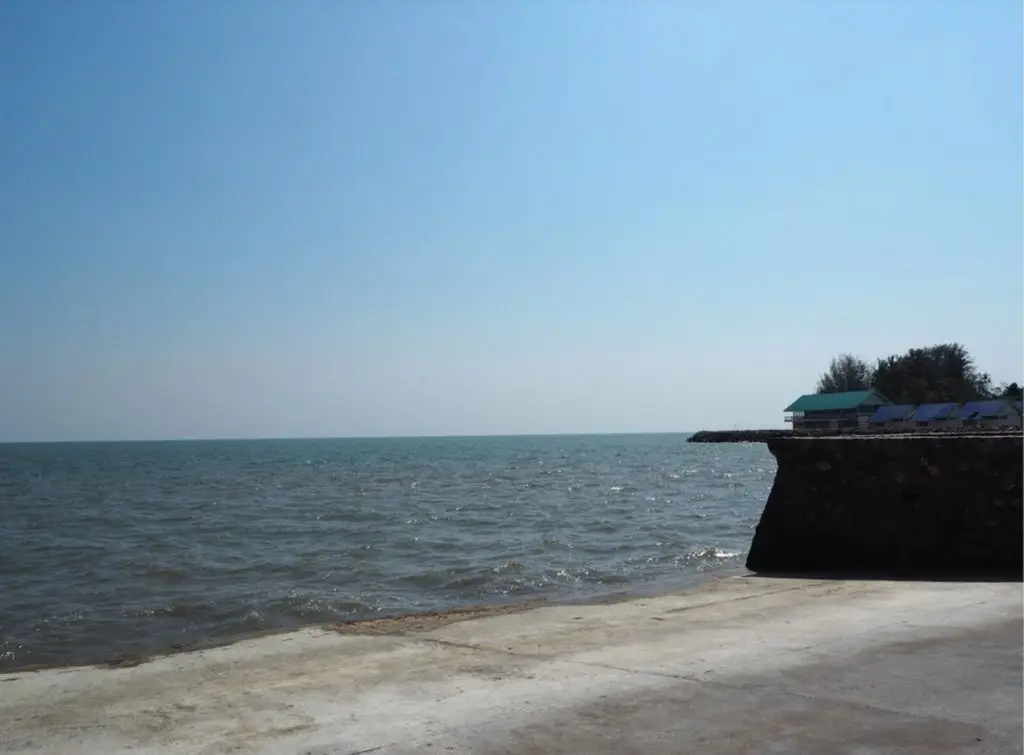 Чаам: Baan Tukta at Beach