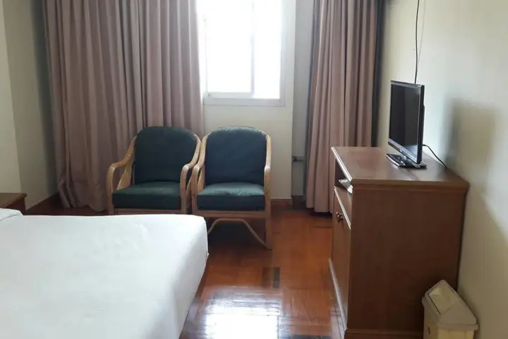 Чумпхон: Paradorn Inn