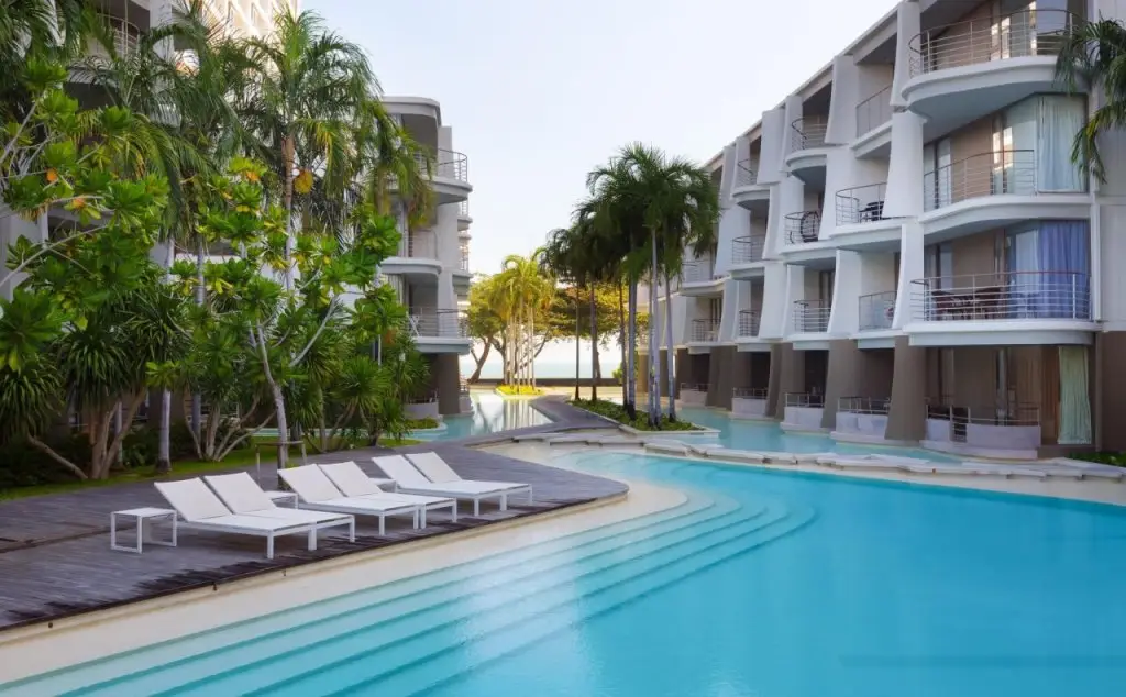Чаам: Baan SanKraam Beachfront Condominium
