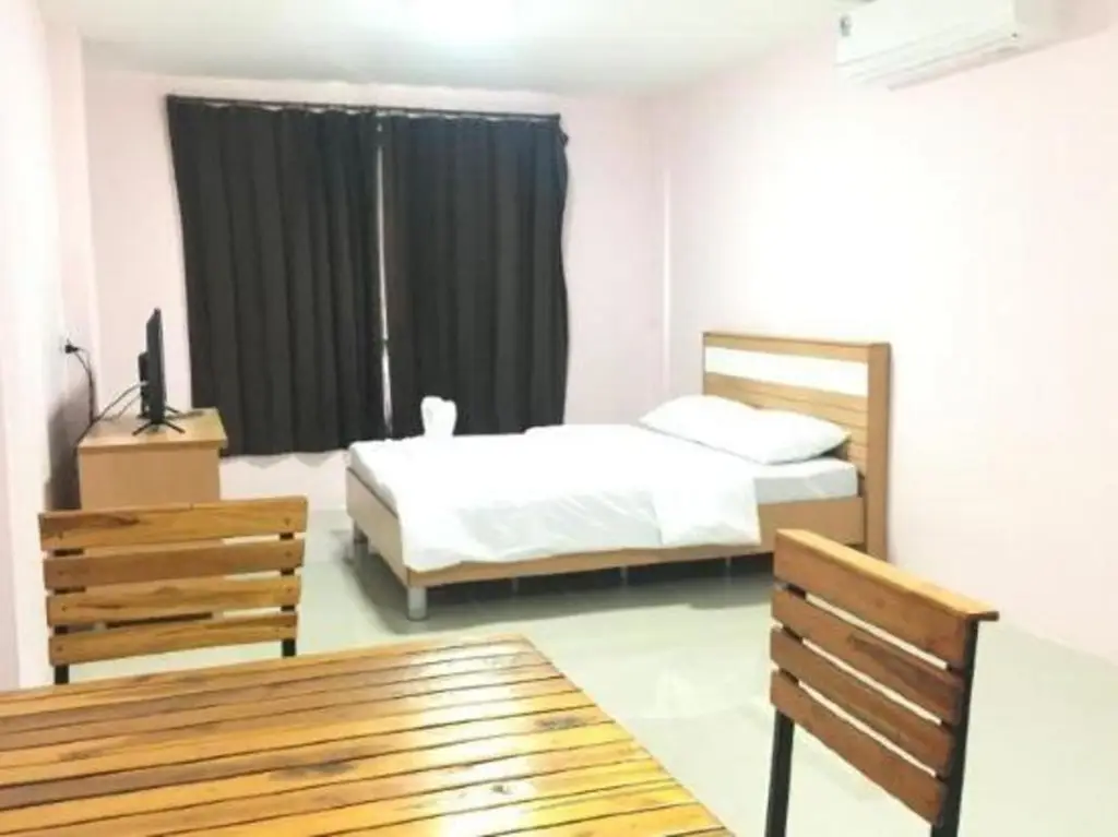 Супханбури: Sutharnlai Apartment