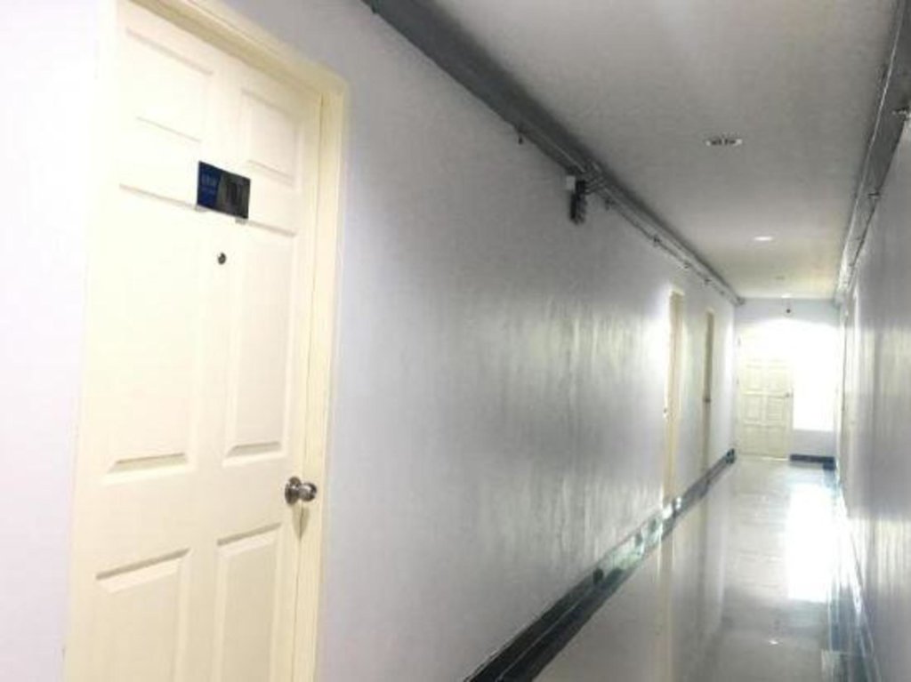Супханбури: Sutharnlai Apartment