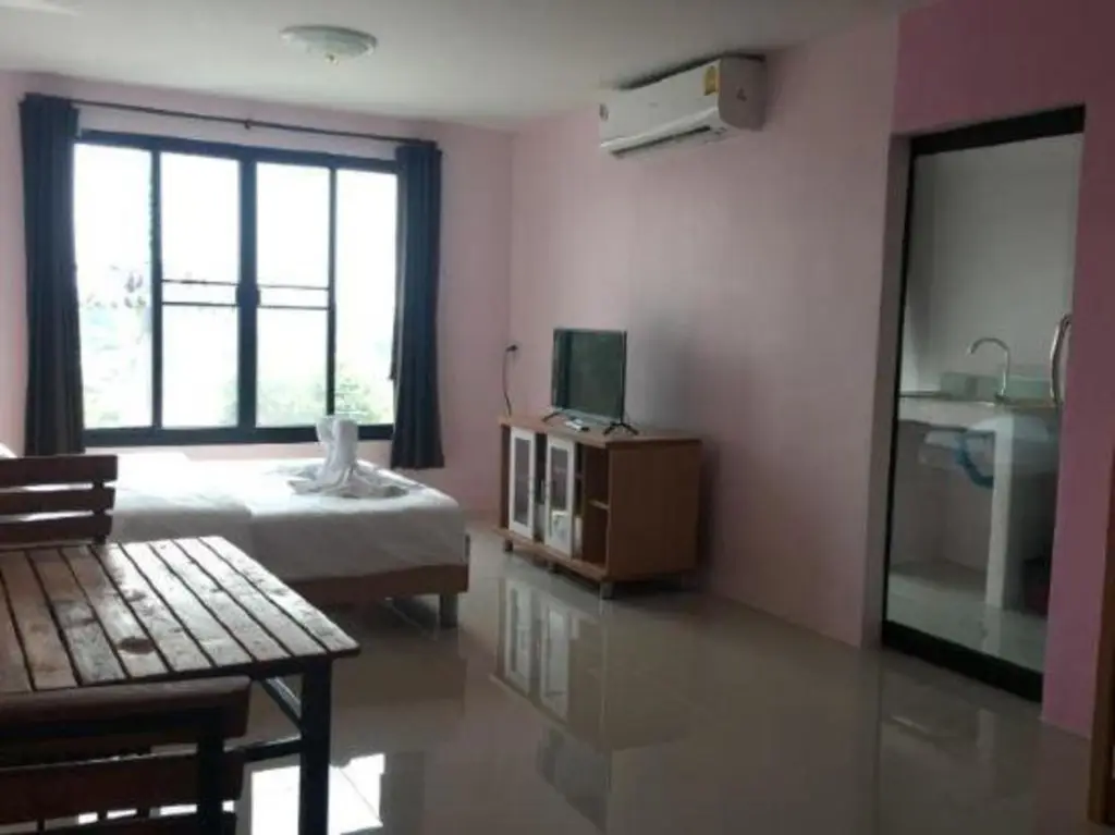 Супханбури: Sutharnlai Apartment