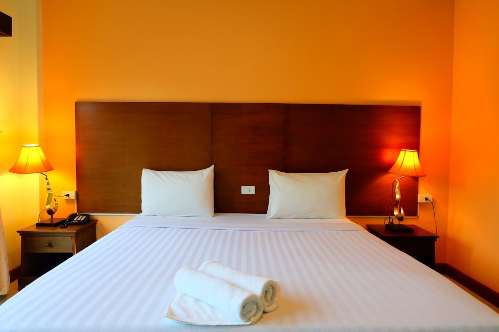 Исторический парк Kamphaeng Phet: Baan Suanphet Resort