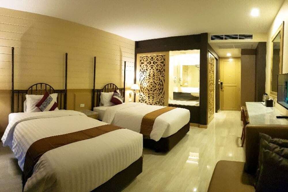 Crystal Luxury Hotel — фото 1
